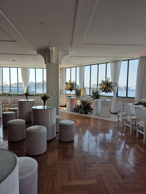 mesa de bolo e puffs 2.jpg