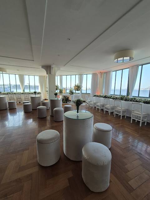 conjunto puff e mesa imperial.jpg