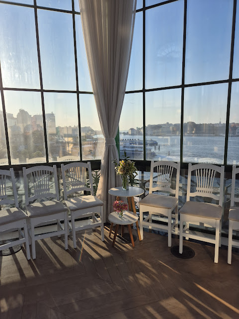 cadeiras brancas.jpg